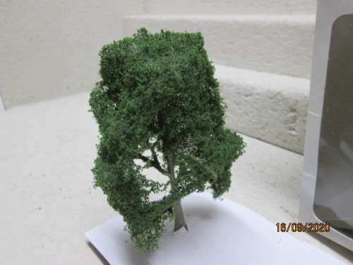 HO SCALE : LARGE TREE - BOXED