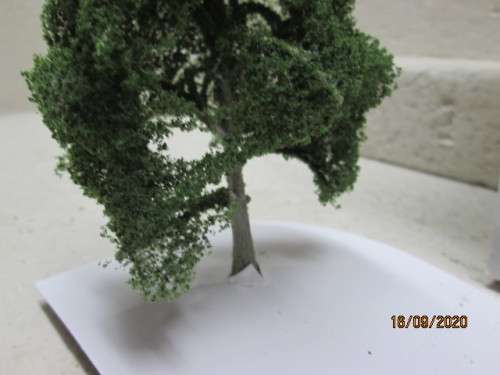 HO SCALE : LARGE TREE - BOXED