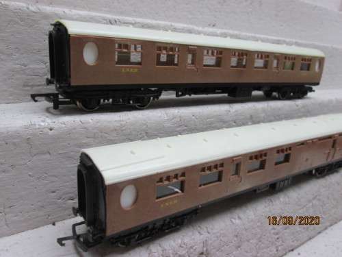OO SCALE : HORNBY - LNER X2 COACHES - BOXED