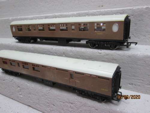 OO SCALE : HORNBY - LNER X2 COACHES - BOXED