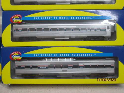 HO SCALE : ATHEARN - AMTRAK - DIESEL LOCOMOTIVE + X4 COACHES - BOXED