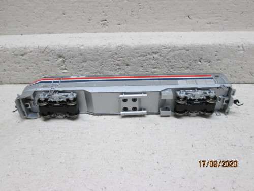 HO SCALE : ATHEARN - AMTRAK - DIESEL LOCOMOTIVE + X4 COACHES - BOXED