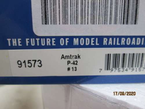 HO SCALE : ATHEARN - AMTRAK - DIESEL LOCOMOTIVE + X4 COACHES - BOXED