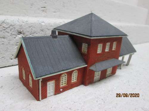 N SCALE : LARGE STATION BUILDING