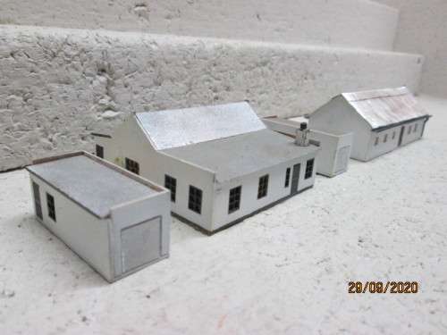 N SCALE : SAR STYLE BUILDINGS X4