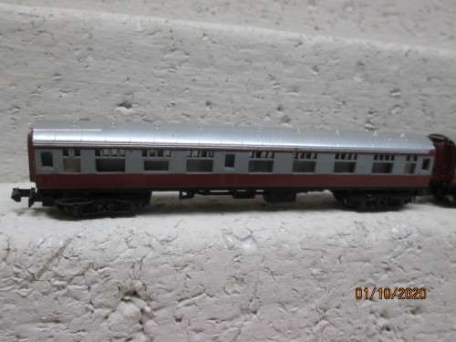 N SCALE : X3 LIMA PASSENGER COACHES (PAINTED IN SAR COLOURS)