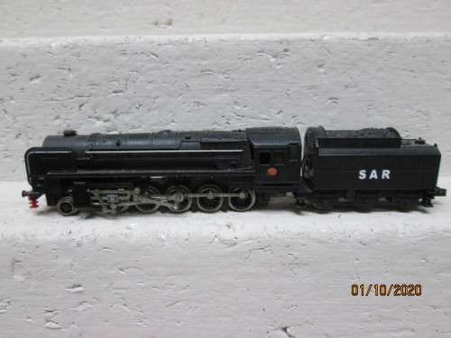 N SCALE : 2-10-0 STEAM LOCOMOTIVE (PAINTED IN SAR COLOURS)