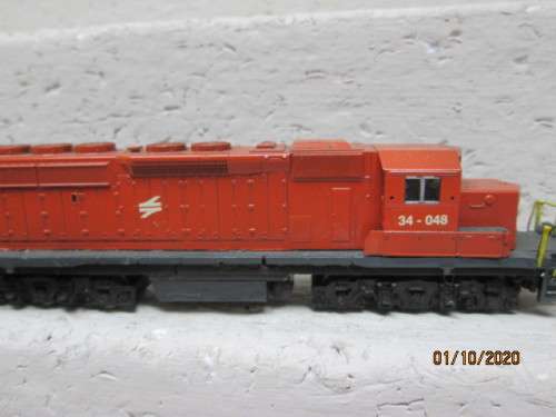 N SCALE : SAR DIESEL LOCOMOTIVE (PAINTED IN SAR COLOURS)