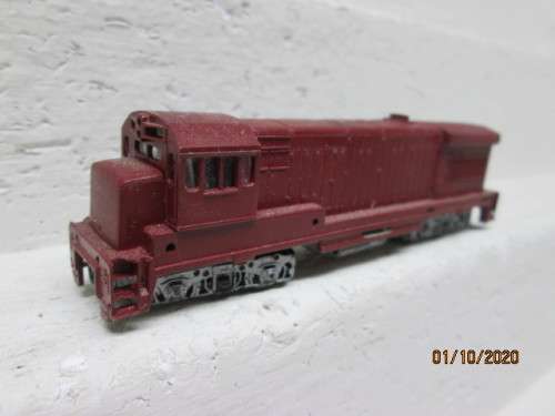 N SCALE : SAR BROWN DIESEL LOCOMOTIVE (PAINTED IN SAR COLOURS)
