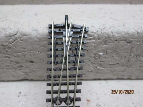 N SCALE : RIGHT HAND POINT