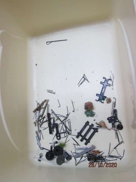 HO SCALE : BITS AND PIECES