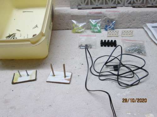 HO SCALE : BITS AND PIECES