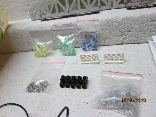 HO SCALE : BITS AND PIECES