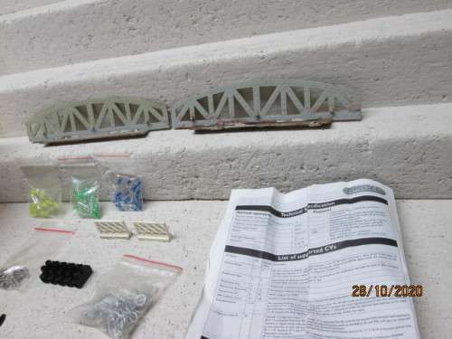 HO SCALE : BITS AND PIECES