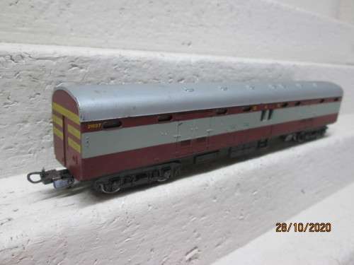 HO SCALE : LIMA SAR TRANSKAROO BAGGAGE CAR- BOXED