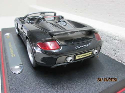 1:18 SCALE : MAISTO : PORSCHE CARRERA GT