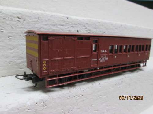 HO SCALE : LIMA SAR : V8 GUARDS VAN - BOXED