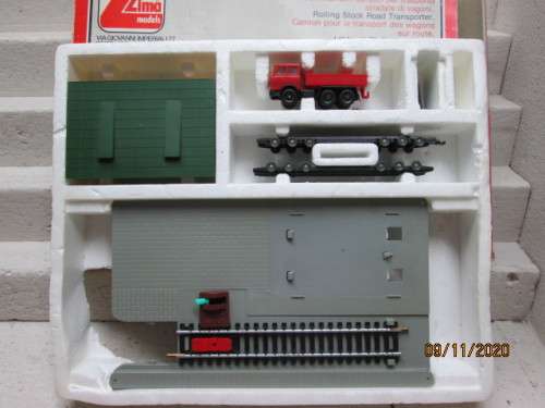 HO SCALE : LIMA : ROLLING STOCK ROAD TRANSPORTER - BOXED