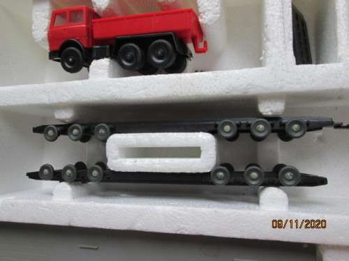 HO SCALE : LIMA : ROLLING STOCK ROAD TRANSPORTER - BOXED