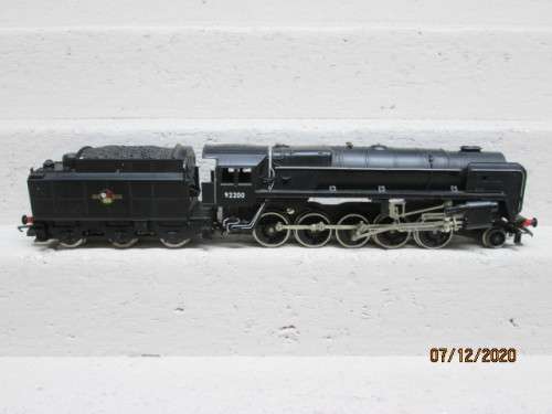 OO SCALE : HORNBY : 2-10-0 STEAM LOCOMOTIVE