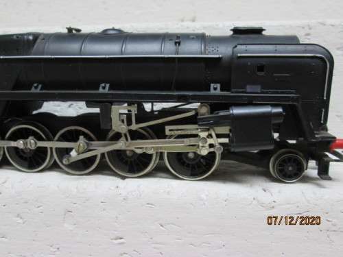 OO SCALE : HORNBY : 2-10-0 STEAM LOCOMOTIVE