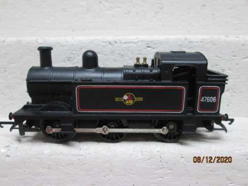 OO SCALE : TRI-ANG/HORNBY : 0-6-0 TANK - STEAM LOCOMOTIVE - BOXED
