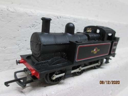 OO SCALE : TRI-ANG/HORNBY : 0-6-0 TANK - STEAM LOCOMOTIVE - BOXED