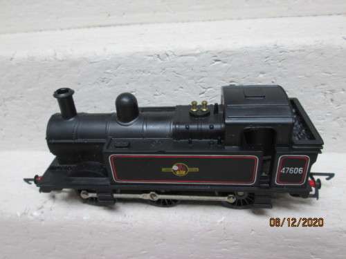 OO SCALE : TRI-ANG/HORNBY : 0-6-0 TANK - STEAM LOCOMOTIVE - BOXED