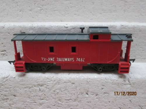 OO SCALE : TRI-ANG : CABOOSE (MADE IS SOUTH AFRICA)
