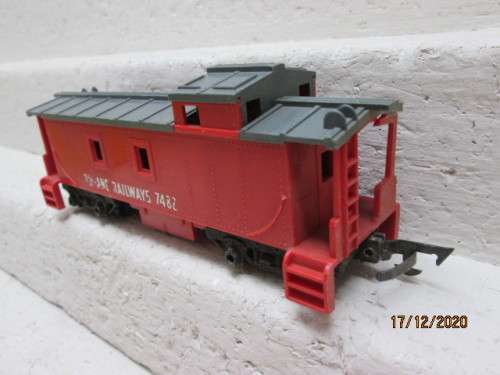 OO SCALE : TRI-ANG : CABOOSE (MADE IS SOUTH AFRICA)