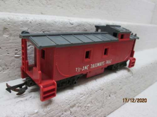 OO SCALE : TRI-ANG : CABOOSE (MADE IS SOUTH AFRICA)