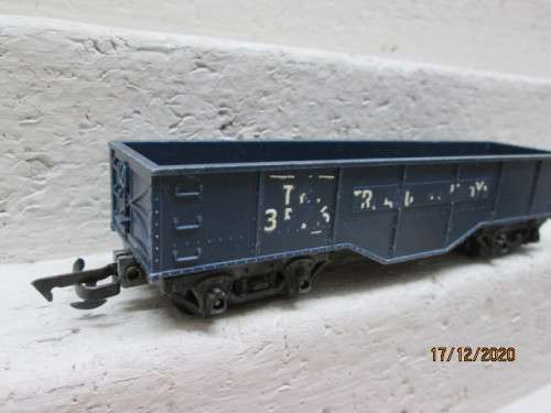 OO SCALE : TRI-ANG : BLUE OPEN GOODS  (MADE IS SOUTH AFRICA)