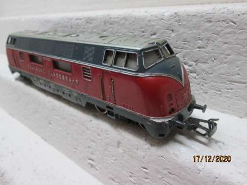 HO SCALE : MARKLIN : DB DIESEL LOCOMOTIVE