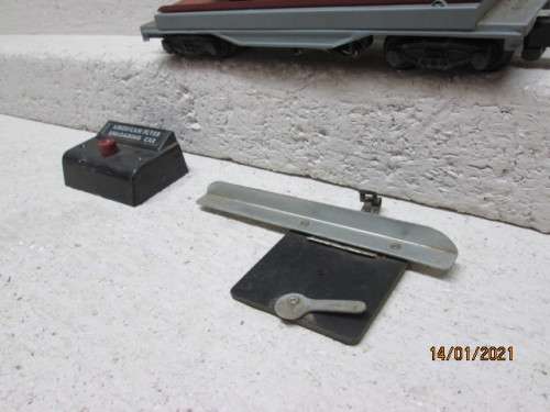 S SCALE : AMERICAN FLYER : AUTOMOBILE UNLOADING CAR