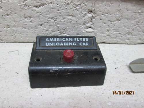 S SCALE : AMERICAN FLYER : AUTOMOBILE UNLOADING CAR