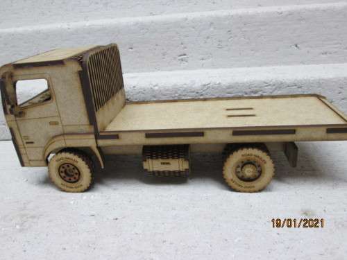 1:32 SCALE : HINO ROLL BACK BREAKDOWN TRUCK