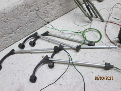 HO/OO SCALE : STREET LAMPS + RAIL SIGNALS - SCRAPYARD