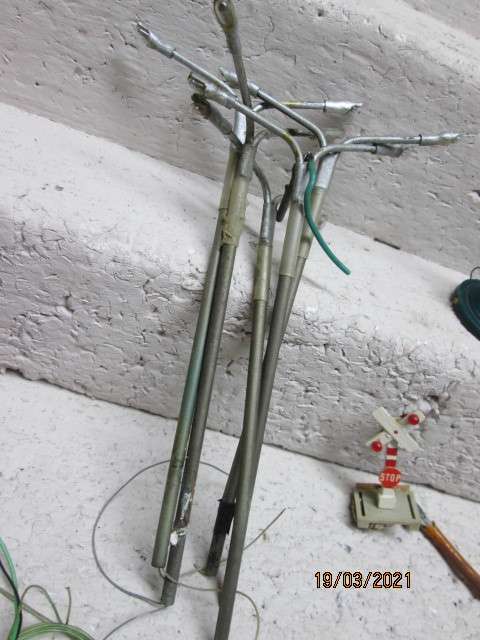 HO/OO SCALE : STREET LAMPS + RAIL SIGNALS - SCRAPYARD