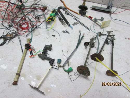 HO/OO SCALE : STREET LAMPS + RAIL SIGNALS - SCRAPYARD