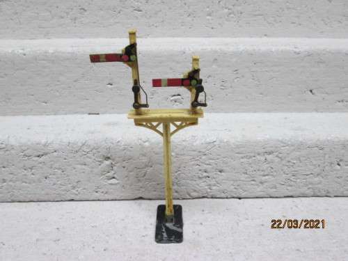 OO SCALE : TRIANG : DOUBLE LEVER RAIL SIGNAL