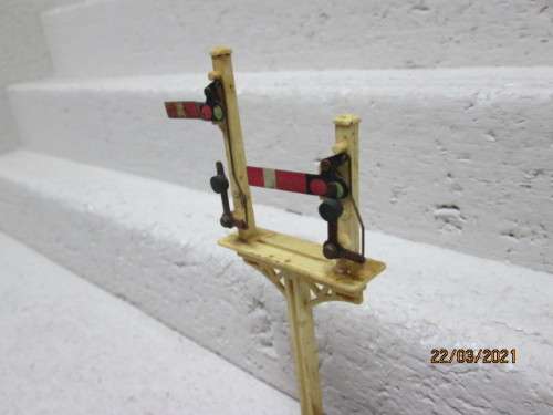 OO SCALE : TRIANG : DOUBLE LEVER RAIL SIGNAL