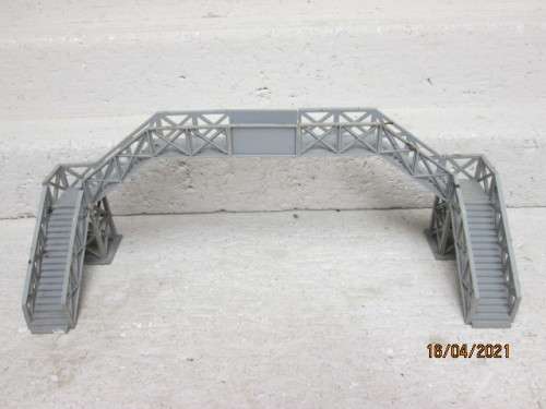 HO/OO SCALE : AIRFIX DOUBLE RAIL PEDESTRIAN BRIDGE