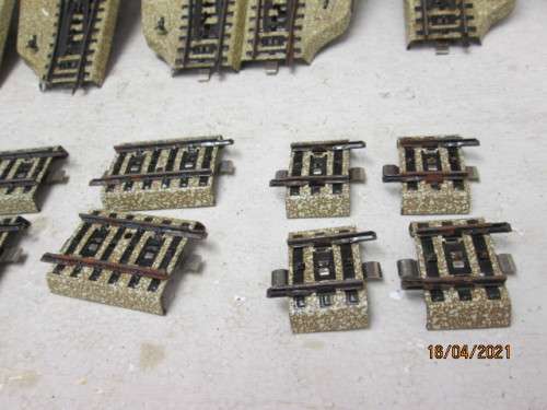 HO SCALE : MARKLIN : M TRACK - X98 PIECES