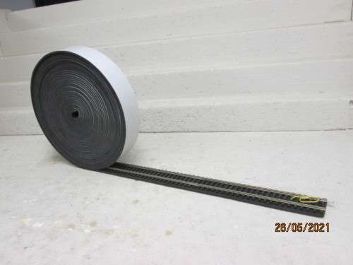 HO / OO SCALE : 10 METER SPONGE TRACK UNDERLAY - HIGH DENSITY FOAM WITH ADHESIVE