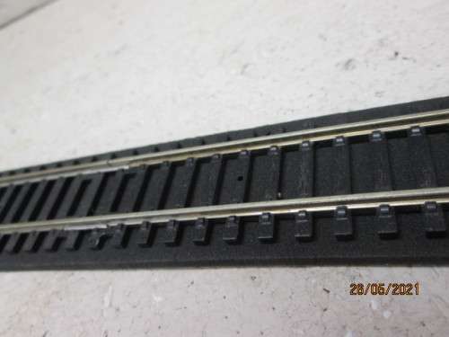 HO / OO SCALE : 10 METER SPONGE TRACK UNDERLAY - HIGH DENSITY FOAM WITH ADHESIVE