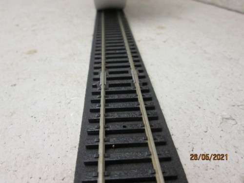 HO / OO SCALE : 10 METER SPONGE TRACK UNDERLAY - HIGH DENSITY FOAM WITH ADHESIVE