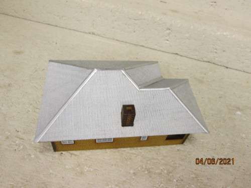 HO SCALE : SAR HOUSE (STYLE No 1 RAILWAY HOUSE - SINGLE CHIMNEY)