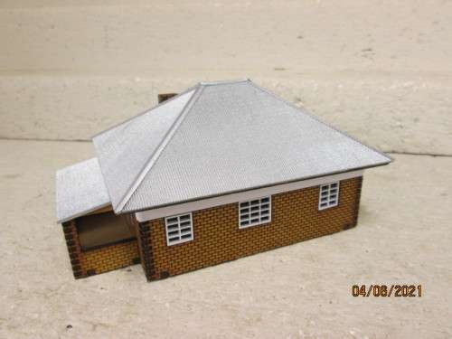 HO SCALE : SAR HOUSE (STYLE No 2 RAILWAY HOUSE - DOUBLE CHIMNEY)
