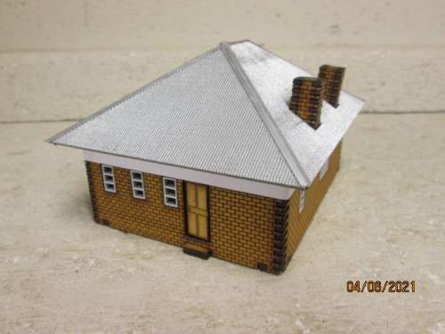 HO SCALE : SAR HOUSE (STYLE No 2 RAILWAY HOUSE - DOUBLE CHIMNEY)