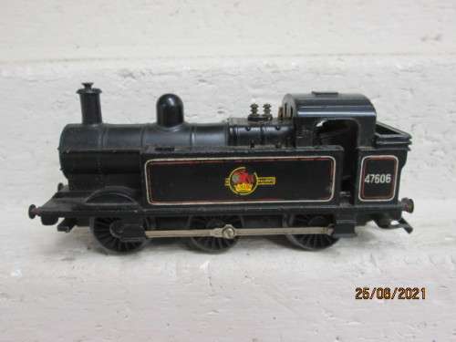 OO SCALE : TRIANG : 0-6-0 STEAM LOCOMOTIVE
